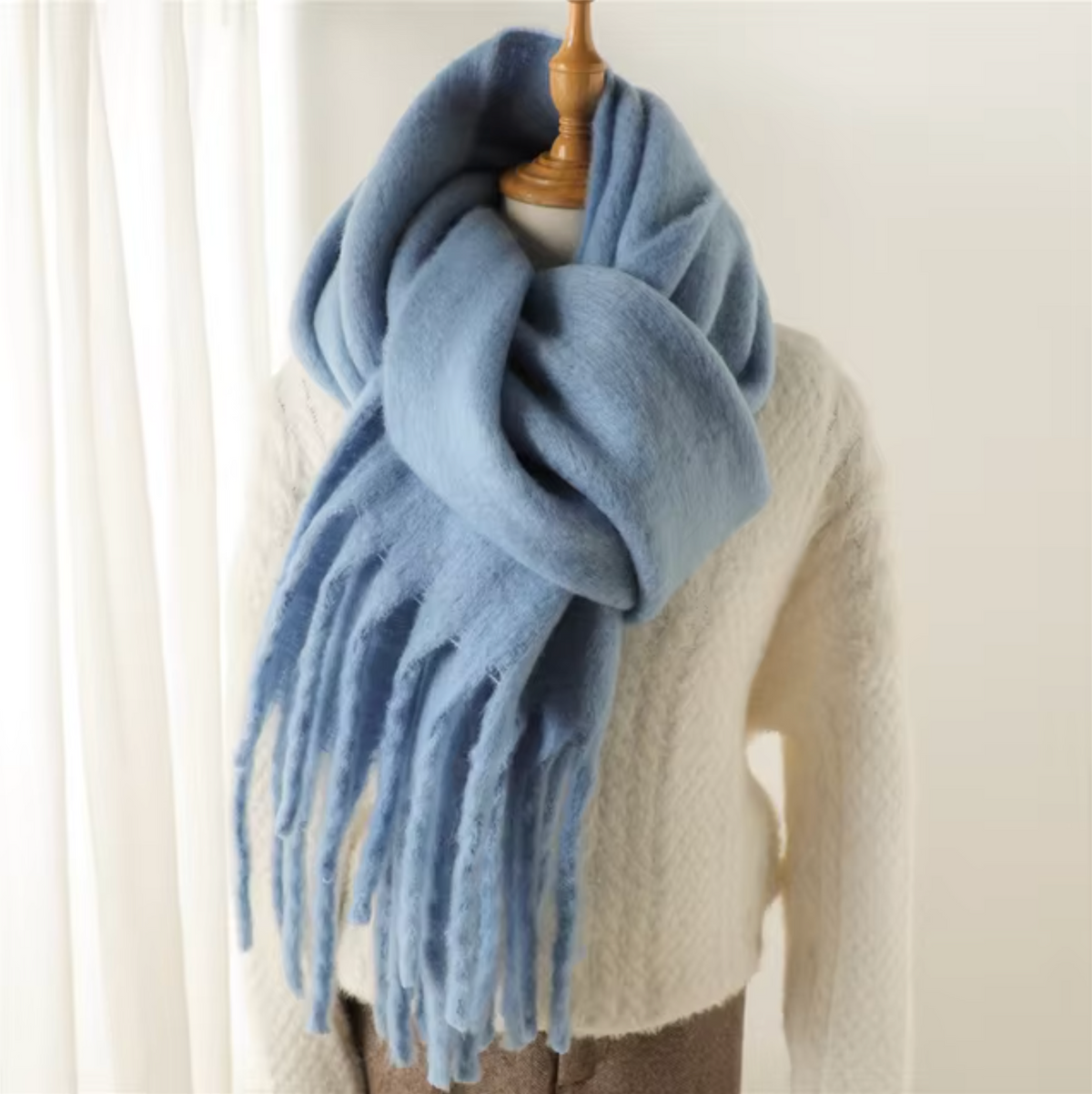 Women’s Cashmere-Feel Winter Scarf – Soft Oversized Fringed Wrap for Cold-Weather Everyday and Occasion Wear