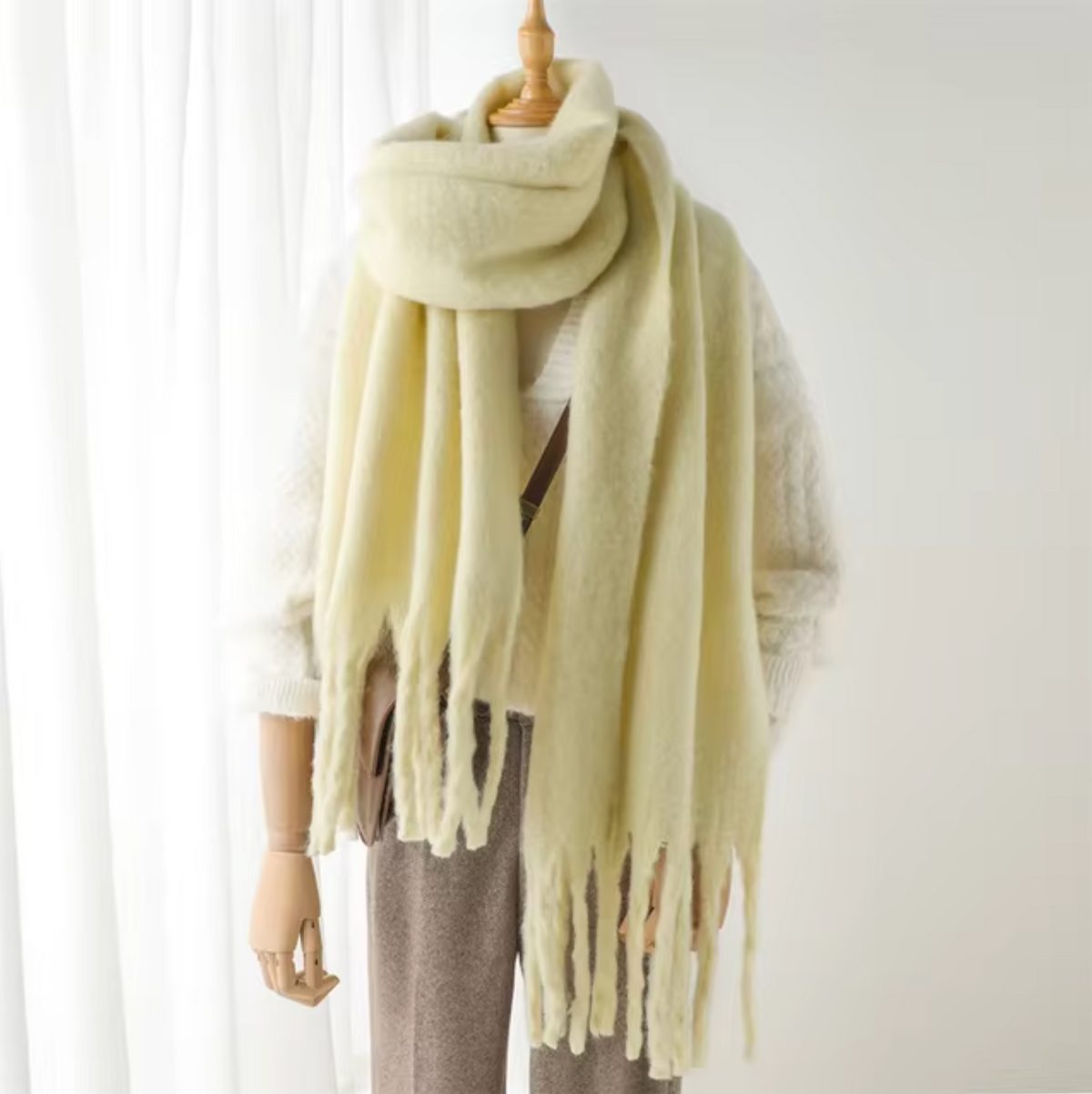 Women’s Cashmere-Feel Winter Scarf – Soft Oversized Fringed Wrap for Cold-Weather Everyday and Occasion Wear