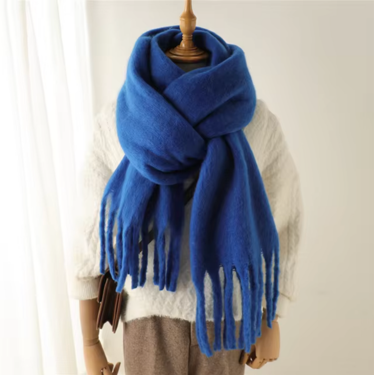 Women’s Cashmere-Feel Winter Scarf – Soft Oversized Fringed Wrap for Cold-Weather Everyday and Occasion Wear