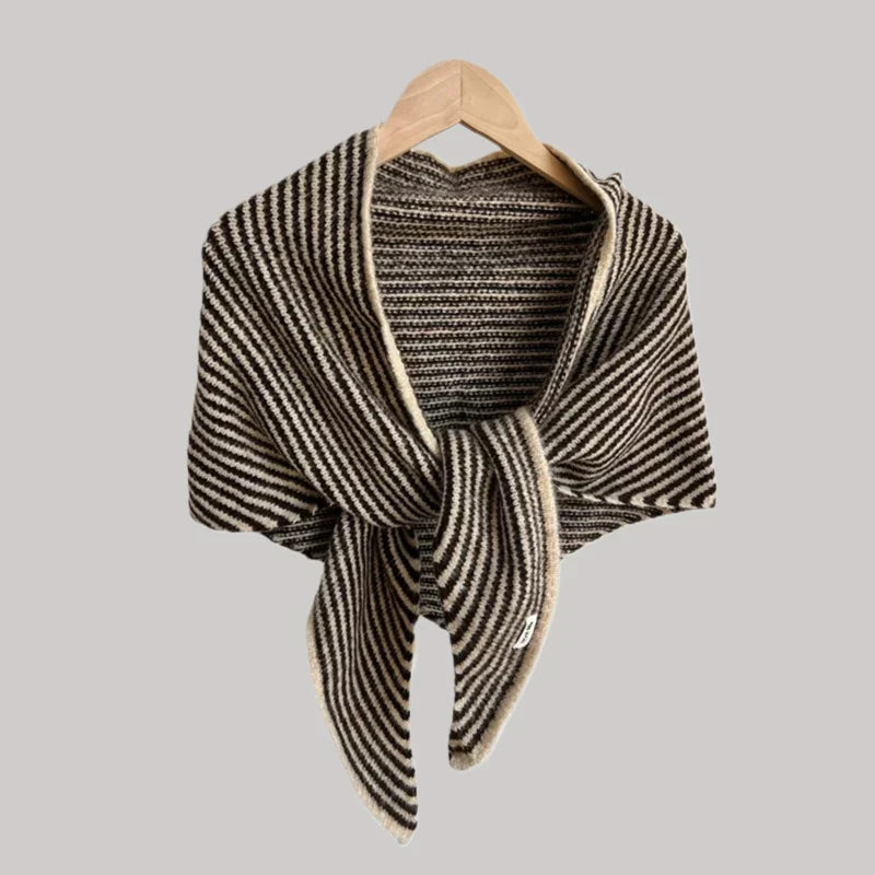 Women’s Soft Wool-Blend Triangle Scarf – Warm Printed Wrap for Autumn and Winter Everyday Layering