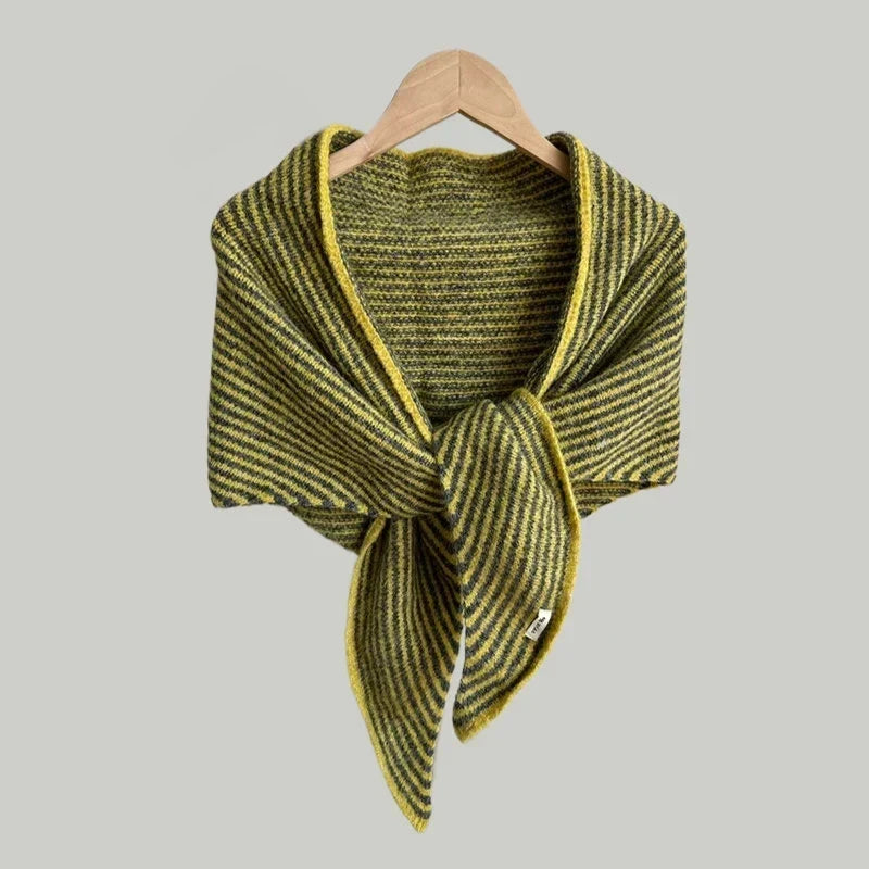 Women’s Soft Wool-Blend Triangle Scarf – Warm Printed Wrap for Autumn and Winter Everyday Layering