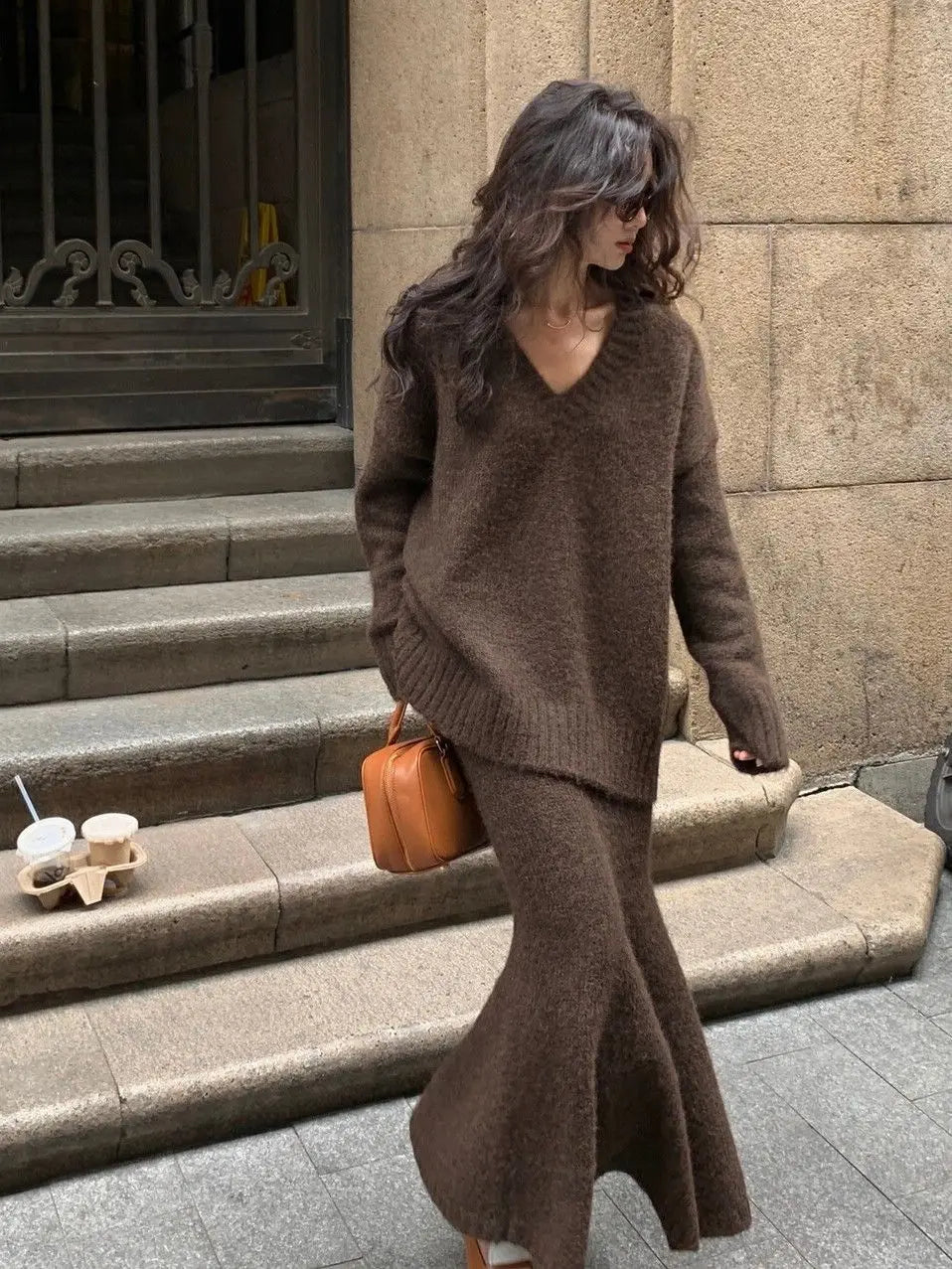 Women’s V-Neck Knit Skirt Set – Relaxed Long-Sleeve Jumper with Flared Midi Skirt for Autumn and Winter