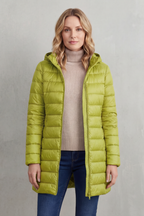 Featherlight warmth | Hooded down jacket