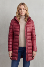 Featherlight warmth | Hooded down jacket